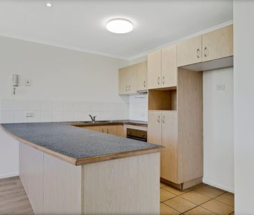 Freshly renovated unit in prestigious Cotton Tree area - Photo 5