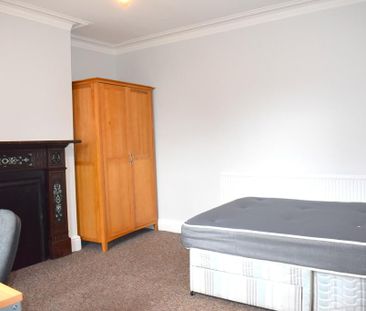 6 bedroom semi-detached house to rent - Photo 2