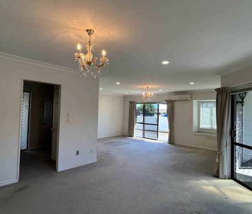 PRIME LOCATION - Photo 3
