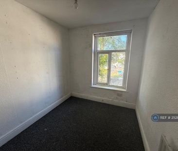 4 bedroom terraced house to rent - Photo 3