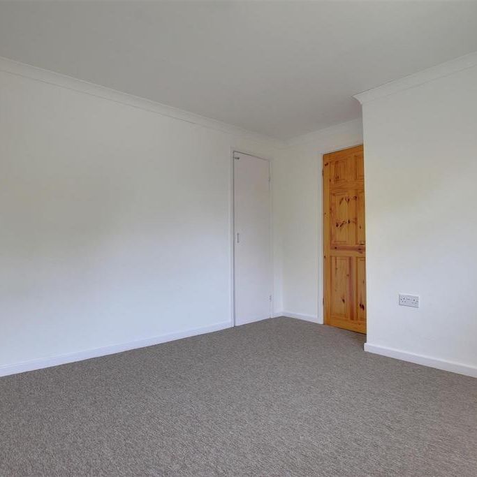 3 bedroom end of terrace house to rent - Photo 1