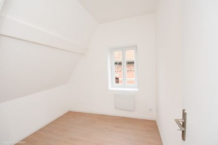 Location Appartement 4 pièces 60m² PICQUIGNY 80310 - Photo 2
