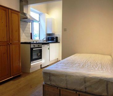 Studio to rent - Photo 2
