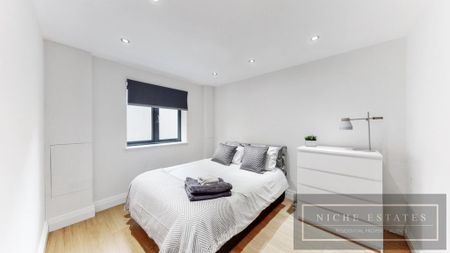 4 bedroom mews to rent - Photo 4