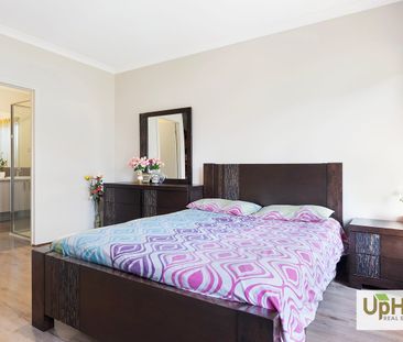 For Lease: Stunning Family Home at 25 Wheelwright Street, Clyde Nor... - Photo 2