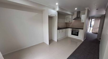 2 Bedroom townhouse with separate garage - Photo 3