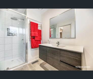 5/7 Lake Ave, Mitcham, Vic 3132 - Photo 2