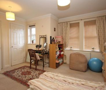 4 bedroom semi-detached house to rent - Photo 2