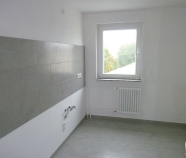 Modernisierte 3-Zimmer-Wohnung mit Balkon und Dusche im Bad - Foto 2