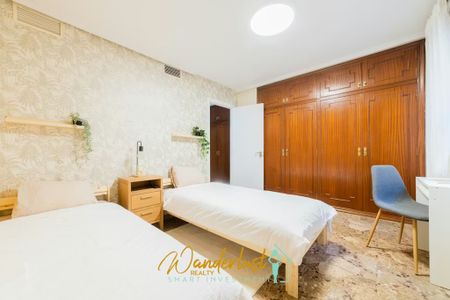 Carrer de Sant Vicent Màrtir, Valencia, Valencian Community 46002 - Photo 4