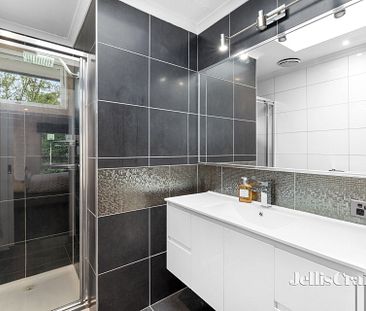 16 Foster Road, Eltham - Photo 1