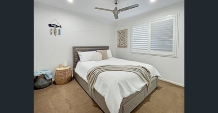 Bright, Spacious & Steps from the Water – Coastal Living at Its Best - Photo 2