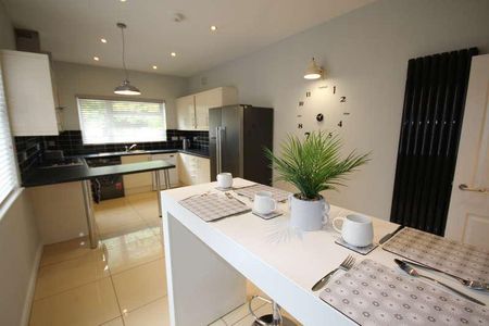 Belvedere Road, Staffordshire, Burton Upon Trent, DE13 - Photo 2