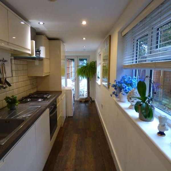 Alfred Road, Brentwood, CM14 - Photo 1