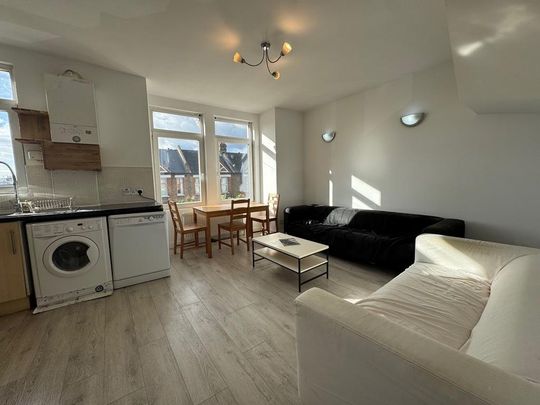 3 bedroom flat to rent - Photo 1