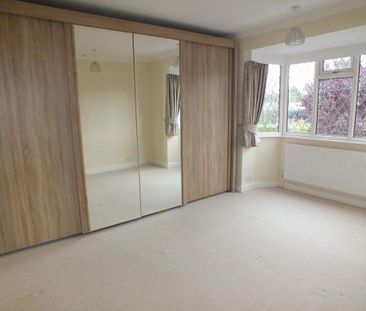 4 bedroom detached house to rent - Photo 3