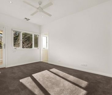 ELEGANT 3 BEDROOM PLUS STUDY IN PRESTIGIOUS LOCALE! - Photo 5