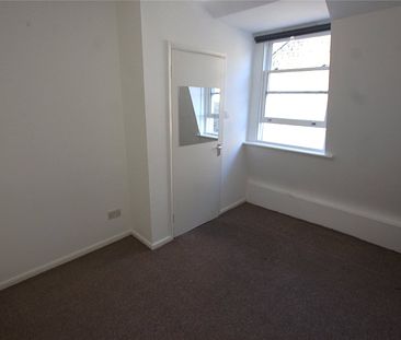 Double room in three Double Bedroom Flat- Whitechapel, E1 2EU. - Photo 2