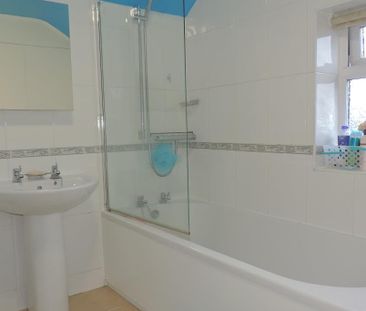 2 bedroom end of terrace house to rent - Photo 4