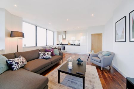 2 Bedroom Apartment - Photo 3