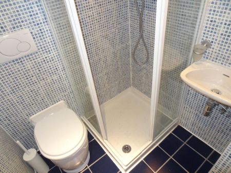 BILLS INCLUDED - Modern studio apartment to rent in Hammersmith, London W6 - Student Friendly - Photo 4