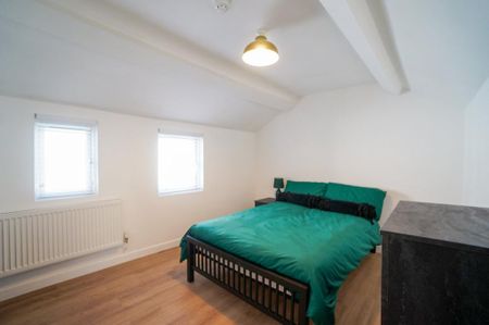6 bedroom terraced house to rent - Photo 2