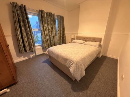 235 Donegall Road, Belfast BT12 5NB - Photo 4