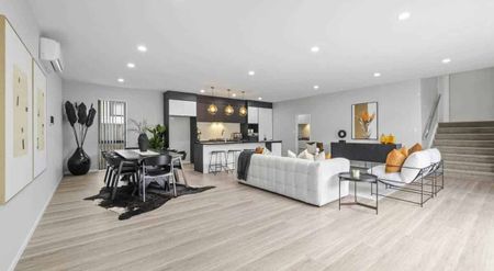 5 Bedroom 3 Bathroom in Red Beach - Photo 2