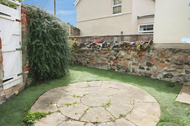 2 bedroom terraced house to rent - Photo 1