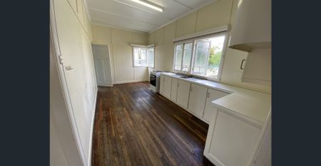 11 Dibdin Street, Wandal, Qld 4700 - Photo 2