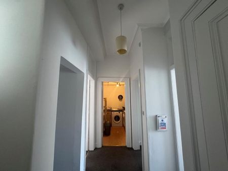 4 bedroom flat to rent - Photo 3