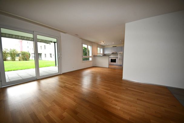 Schöne und grosszügige 3.5-ZWG im EG zu vermieten - Photo 1