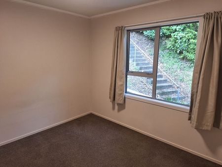 Karori, 2 Bedrooms - Photo 3