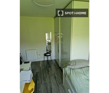 Rooms for rent in 4-bedroom no in Croke Park, Dublin - Photo 4