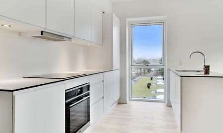 Kun 2 måneders depositum. Delevenlig stor 3-værelses lejlighed med altan - Foto 5