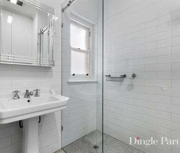 Stylish Inner-City Living With Top Floor Views! - Photo 6