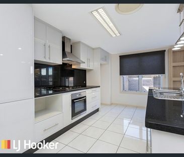 Modern 3-Bedroom Townhouse in Prime Hillvue Location - Photo 6