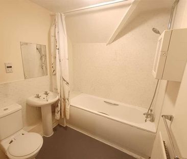 James Meadow, Langley, Berkshire, SL3 - Photo 2