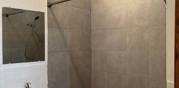 Immeuble - 317-327 Mont-Plaisant Grand 5 ½ à Louer - Photo 2