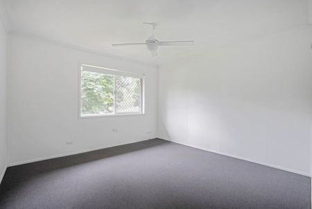 Lovely 3 bedroom Brick Home Available Now - Photo 4