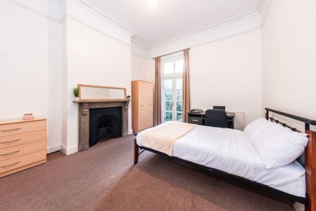 6 bedroom terraced house to rent - Photo 4