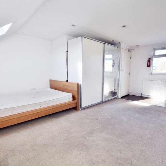 Hinton Road, Uxbridge, UB8 - Photo 1