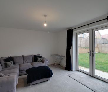 3 bedroom semi-detached house to rent - Photo 6
