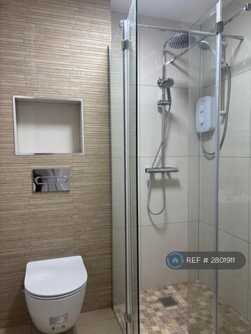 1 bedroom in a house share to rent - Photo 5