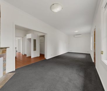 Comfort, Space and Style in a Prime Parkside Location - Photo 3