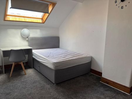 8 bedroom house of multiple occupation to rent - Photo 3