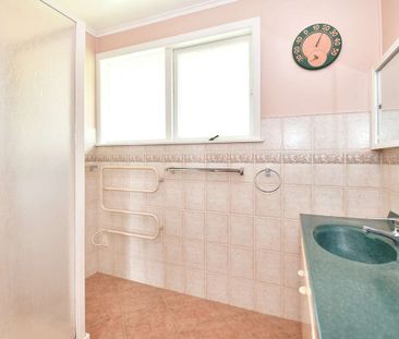 2 Bedrooms on Waverley Ave - Photo 3