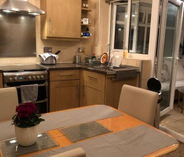 1 bedroom in a house share to rent - Photo 6