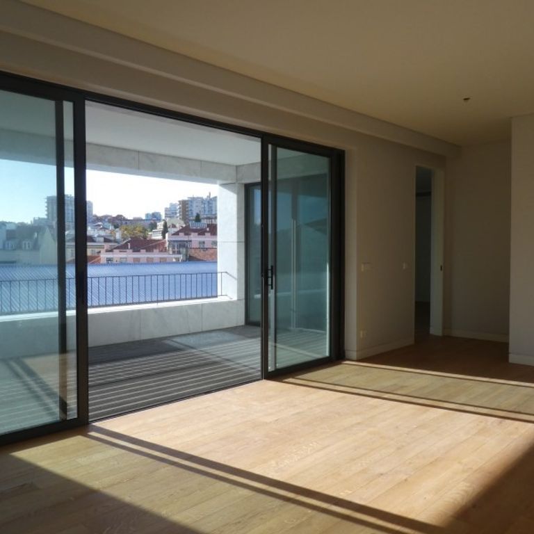 4 bedroom luxury Flat for rent in Lisbon - Photo 1