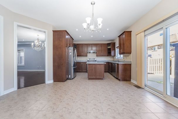 For Lease - 23 Mellowood Avenue Unit# Upper portion, Brampton, Ontario - Photo 1